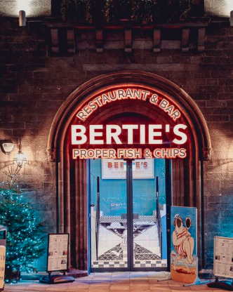 Berties-Fish-and-Chips-Edinburgh-Thin-Tim-and-Big-Bertha-outside