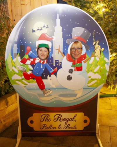 SNOWGLOBE CHRISTMAS PHOTO CUTOUT FOR VIBRANT GASTROPUB 2